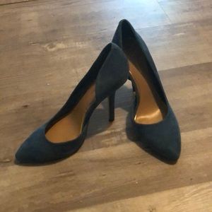 BCBGeneration size 8W never worn blue suede heels